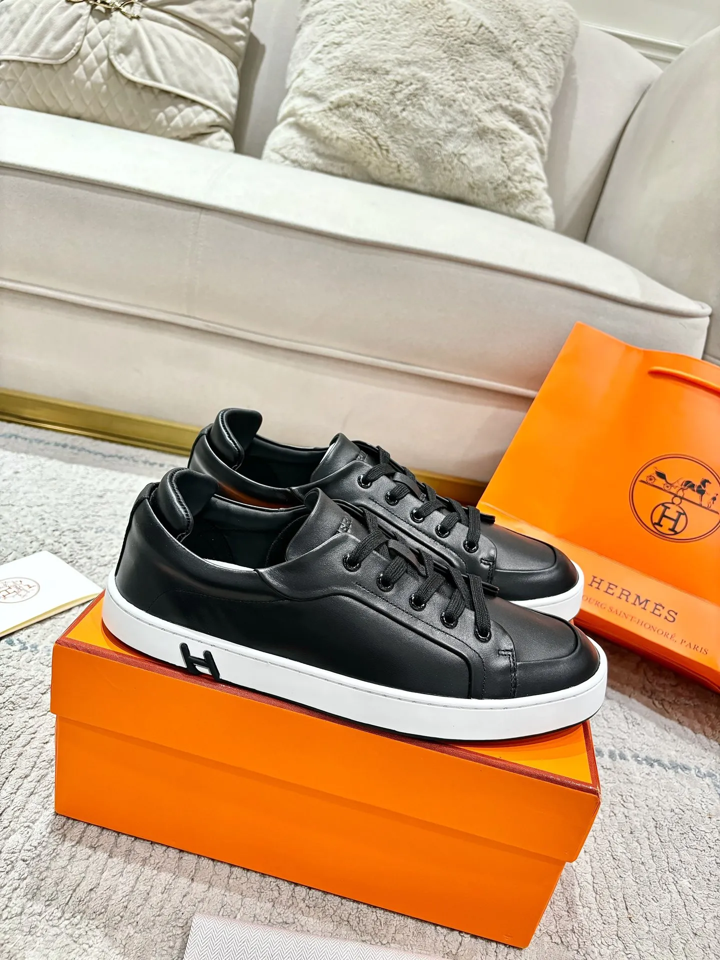Factory direct sales p640🐘🐘Women's shoes Women's clothing Men's ➕10 Hermes·Hermès 2025ss new Lucky series men's leather loafers casual sports shoes for women Top version 🔝Original purchase, development and production👍🏻 This Hermès sports shoe is made of calfskin and suede goatskin, with iconic "H" details on the side, creating a dynamic and fashionable style. 💘 💜Material: original imported first-layer cowhide 💛Inner lining: original customized soft sheepskin 💚Sole: original molded non-slip TPU outsole ❤️Sole thickness: about 2.5cm 🤍Number of yards: 35-45👣 (40 for women and 45 for men, custom-made and non-refundable